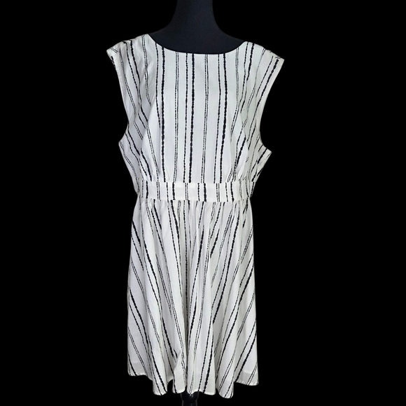 Forever 21 Black and White Striped Dress With Open Back Size 1X - Picture 1 of 7